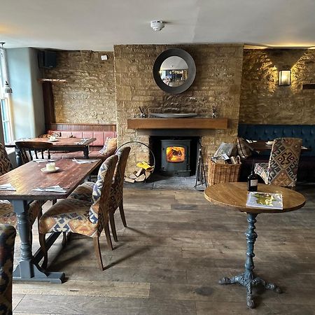 The Golden Pheasant Inn Burford Exterior foto